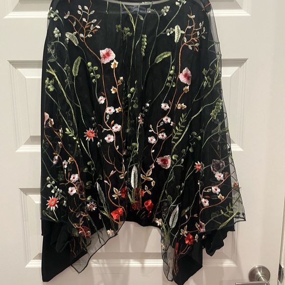 Highness Tops - Elegant Black Floral Embroidered Blouse 🖤❤️🩷💚